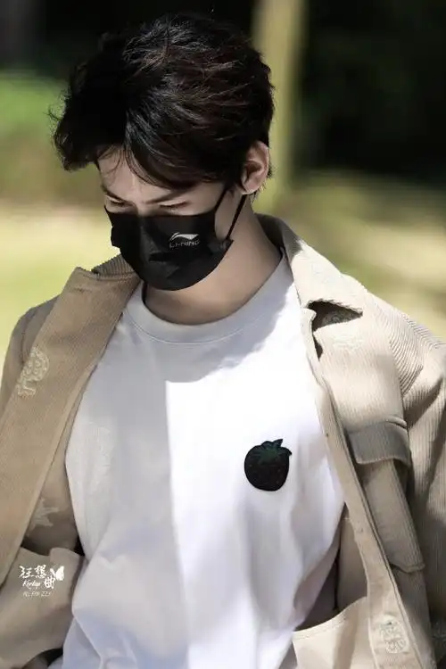 张真源壁纸##张真源 荷尔蒙引爆点##张真源说岛上的生活挺好的人不太