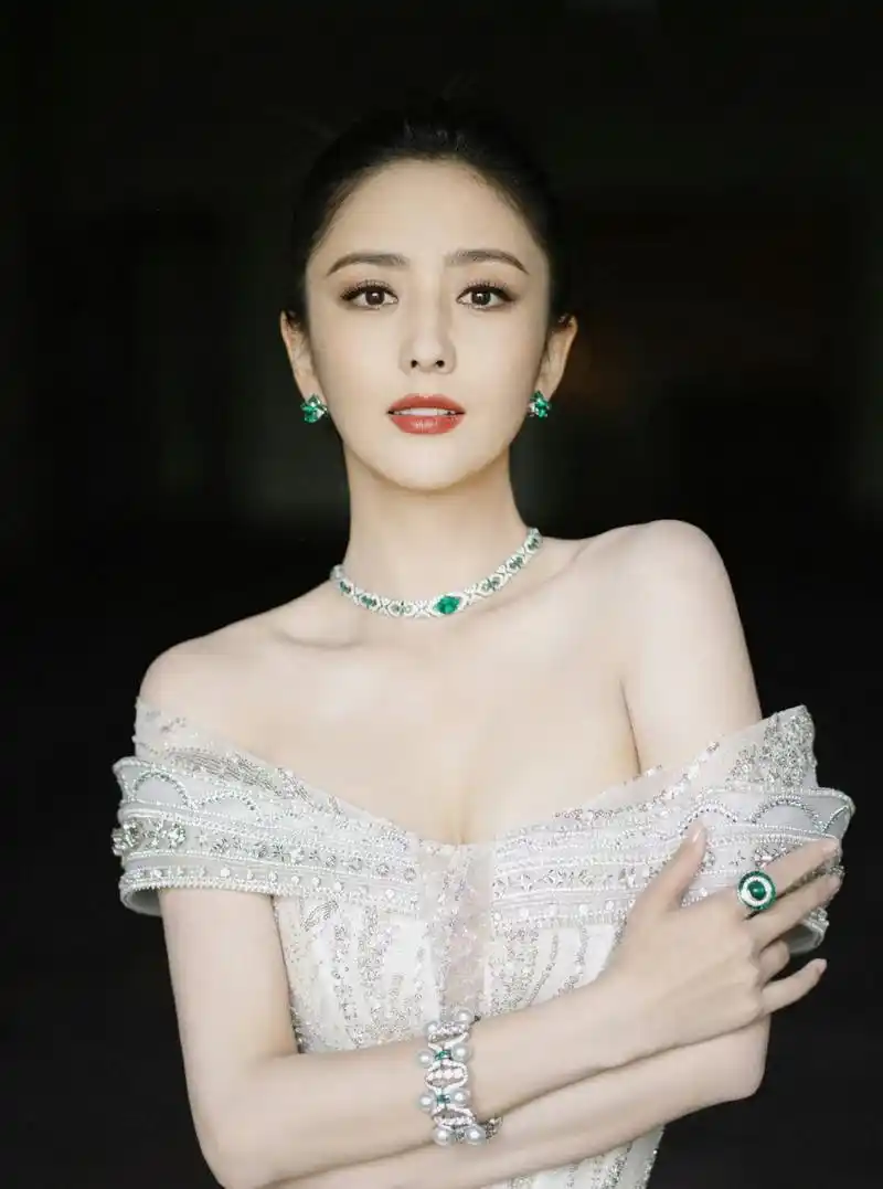 91电视剧《乡村教师》 主演:佟丽娅 5月底贵州开机,拍摄周期90天 .