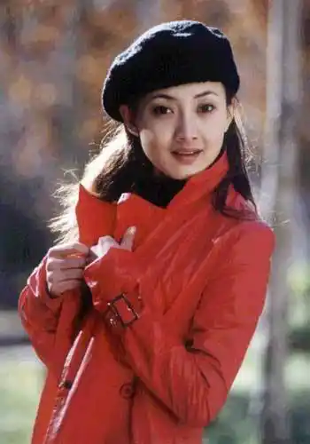 三大揭军艺校花之牛莉军营出生嫁商界富豪图