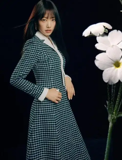 韩国女艺人朴信惠代言女装品牌拍最新宣传照