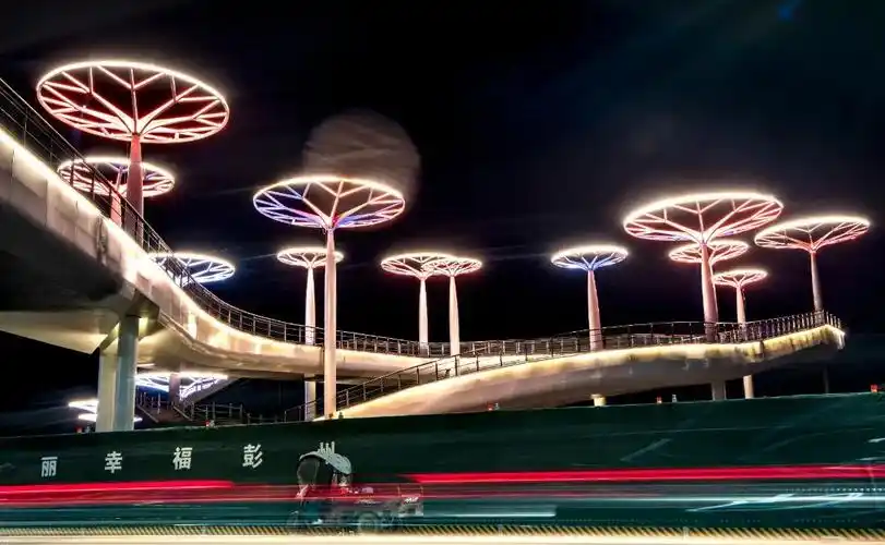 成都新添一座艺术天桥超美