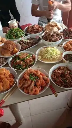 过生日三个大姑姐说每人出一千上完菜三人走了钱也没扔我辛苦做一桌