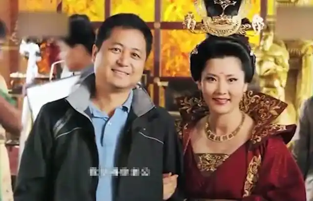 演员何赛飞父亲为她终身未娶和初恋结婚34年婚姻状况如何