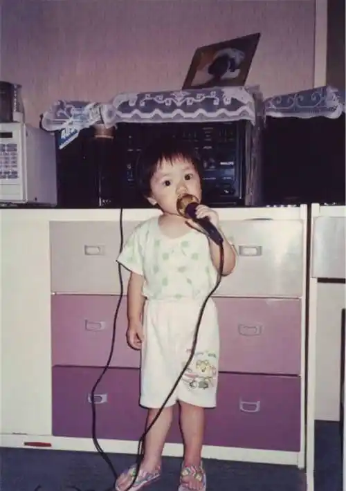 将脚举过头顶,身体柔韧度100%,"小巨肺"深藏不露_音乐_舞台_蔡依林