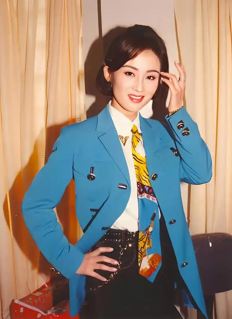 张敏是香港著名的电影演员和制片人.