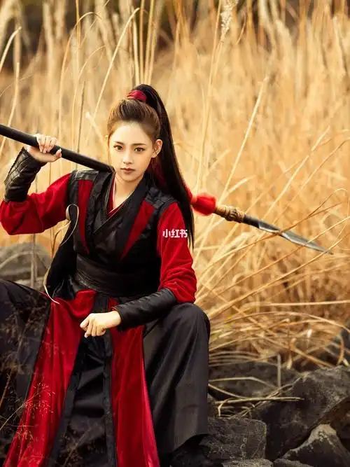 女生帅起来就没男生什么事了小姐姐穿劲装真的超帅的有没有好多人看完