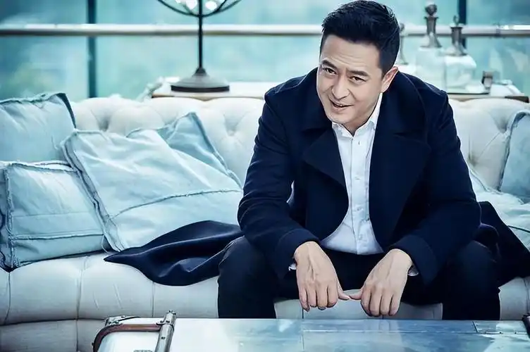 回顾王海燕遭前妻嫌弃的张嘉译被她宠成宝一家三口幸福美满