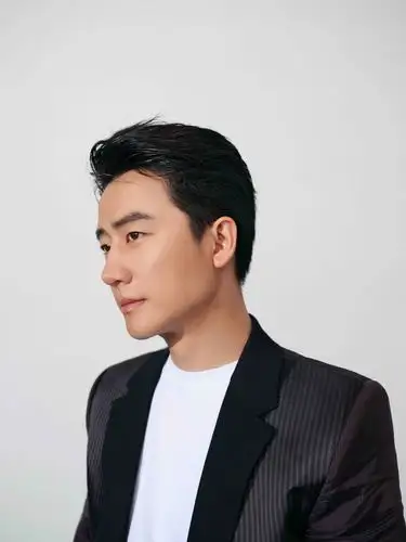 单眼皮男生黄轩侧颜杀一展温柔和魅力