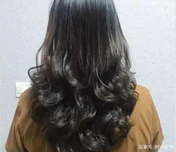 长发发尾烫 长发烫发尾的可发挥空间的最多的.