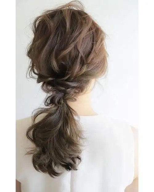 中年女性头发这样扎最优雅又大方