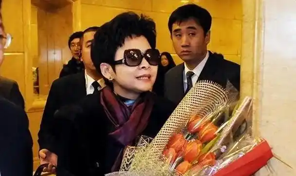 董文华和赖昌星的绯闻曾闹得沸沸扬扬为何她的丈夫却不离不弃