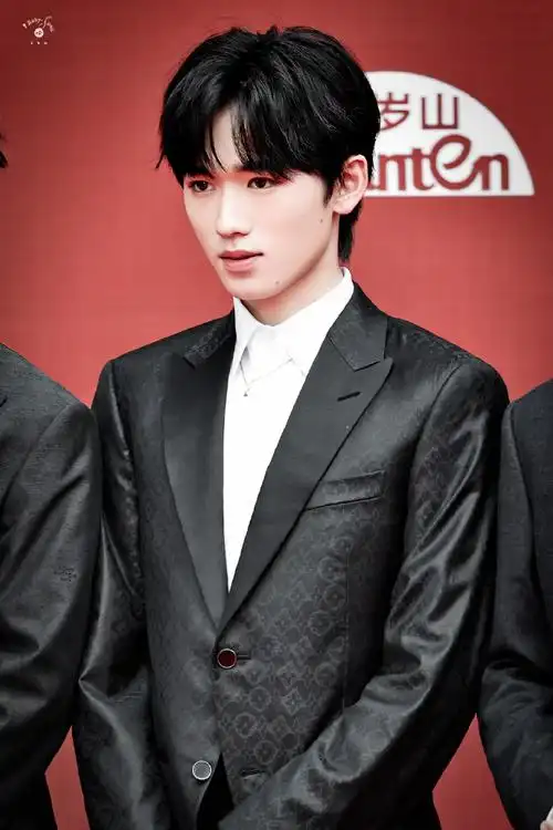 宋亚轩北影节红毯西装造型##宋亚轩生图好帅