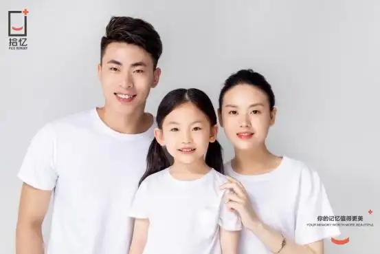 全家福见证仪式感拾忆照相馆相信家的力量