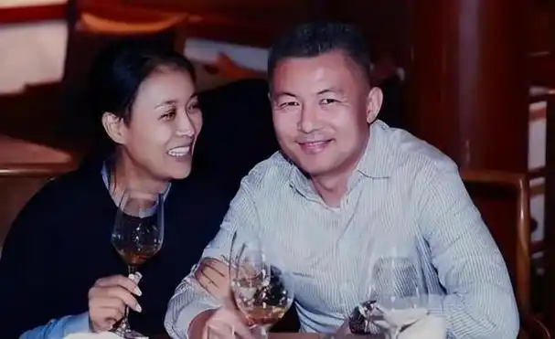 歌手那英:与高峰分手后,带着儿子嫁给孟桐,如今婚姻状况如何?