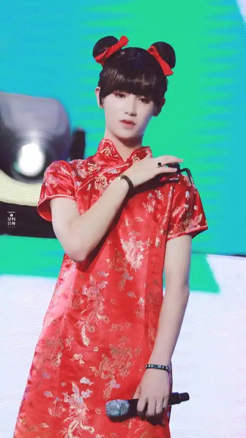 黄明昊cos春丽,太美了,有心动的感觉@jjjustin0219#见过最惊艳的cos有