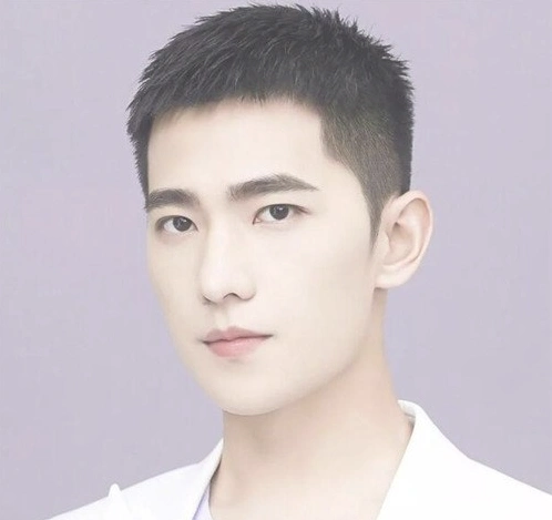 男生学生发型阳光清爽帅气短发很值得一试