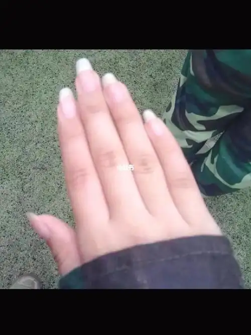 十年前军训我居然能留这么长的指甲