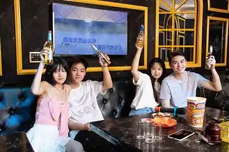 ktv唱歌白天青年学生歌厅聚会摄影图配图