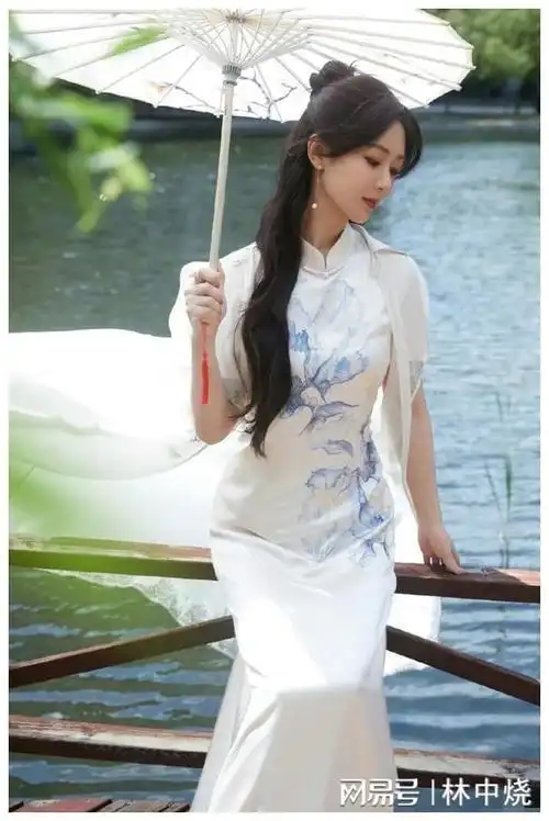 堪称内娱"八大旗袍美人",但景甜一出场谁也比不过