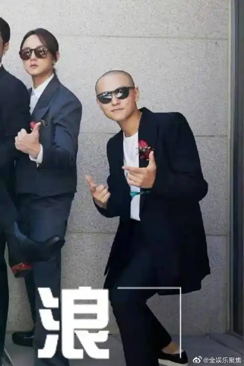 秦俊杰光头造型