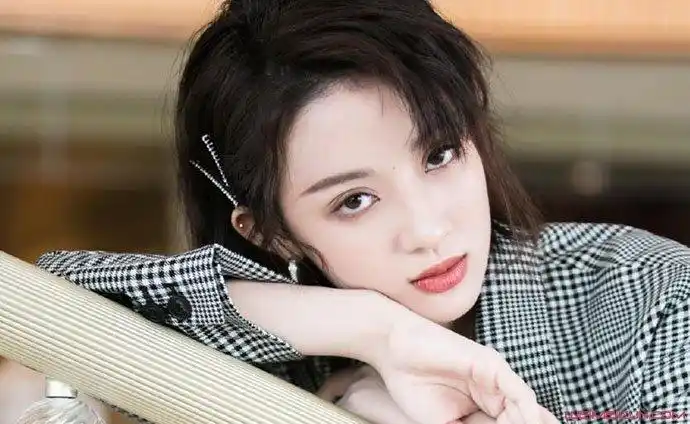 刘昊然前女友是谁扒一扒刘昊然情史曝其前任是孙佳雨