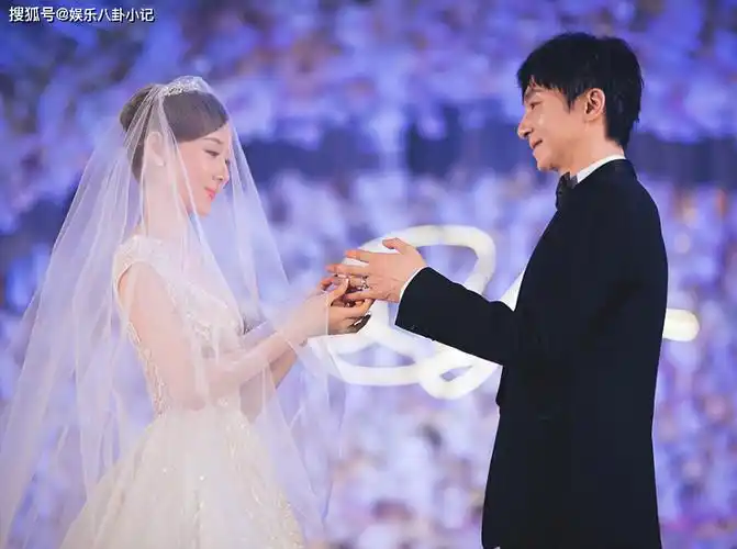 原创他是邓超恩师凭扫黑风暴火出圈45岁娶杨洋46岁才当爸