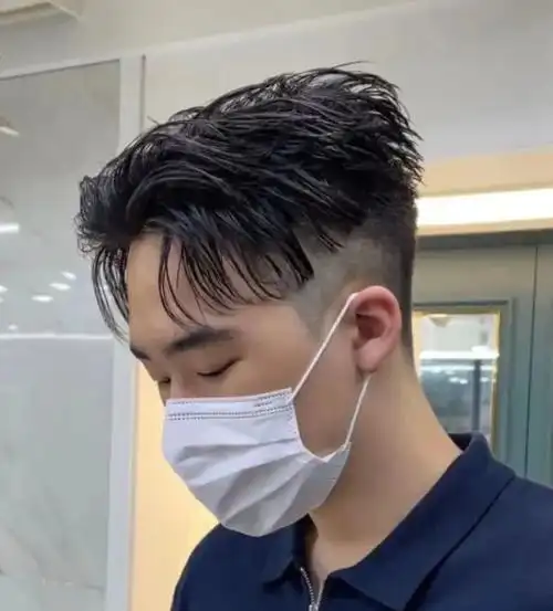 干练利落的男生短发造型,整个发型特别干练有型,哪个角度看都很完美