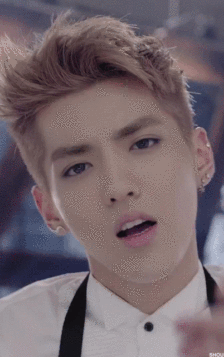 吴亦凡视频# 吴亦凡 最有名的饭制视频之一change 韩团时期舞台上