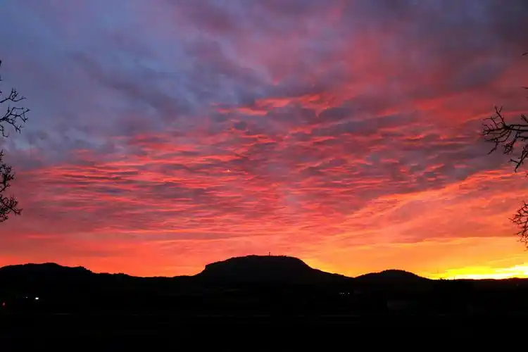 绮丽的晚霞天空2736x1824分辨率查看