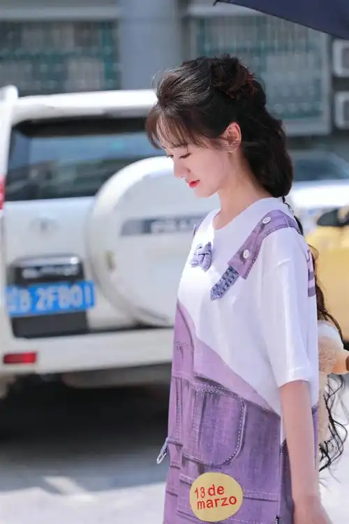 袁冰妍的长相没什么可挑剔的生图脸蛋也没瑕疵穿搭甜美又可爱