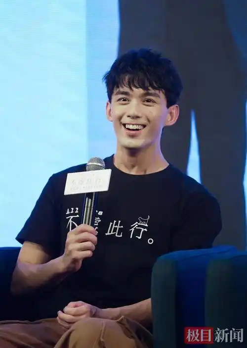 吴磊胡歌说——吴磊跟彭于晏很像《不虚此行》武汉路演活动中,有一场