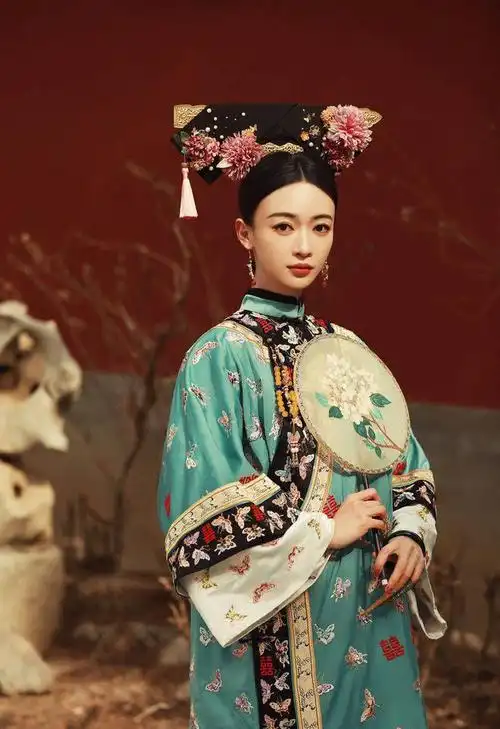 吴谨言清宫造型惊艳亮相再现经典角色魏璎珞