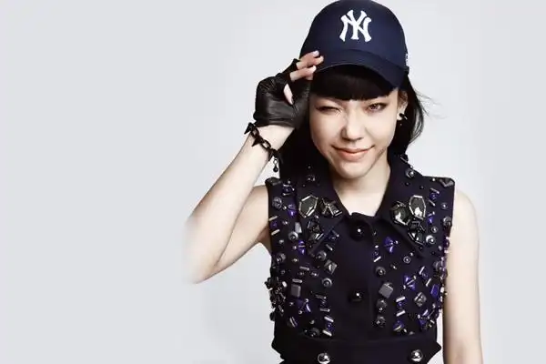 图吴莫愁地铁海报吓到乘客恐怖造型似拍鬼片