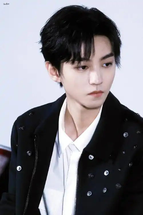 王俊凯电影断桥#又是忙忙碌碌但是俊凯很好看的一天@tfboys-王俊