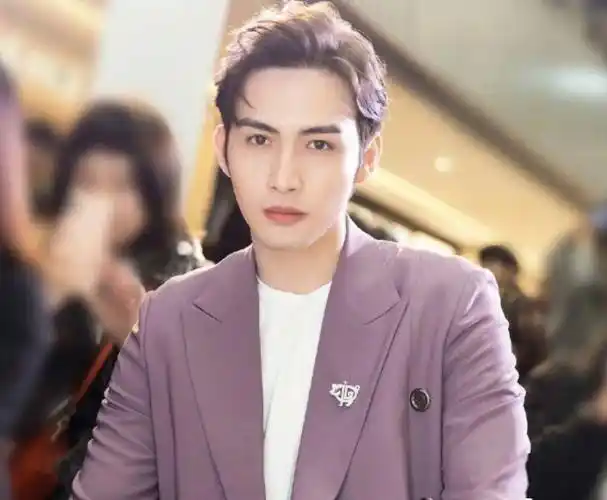 刘亦菲的瓜?蔡徐坤成功复出?金晨胡夏在一起了?白敬亭利用宋轶洗白?