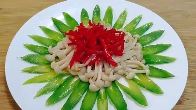 分享一道清凉爽口的凉菜,红绿搭配,清脆又解腻,家人都不舍得吃_芹菜