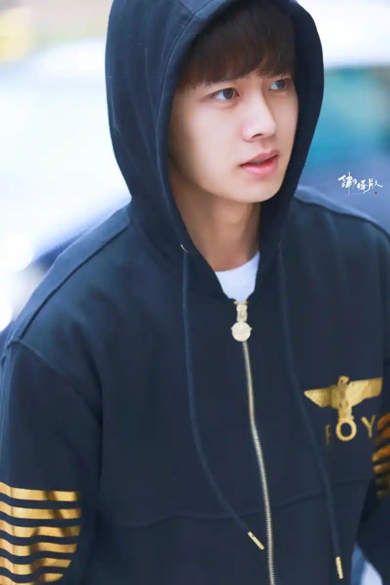 任嘉伦# 每次戴这种帽子就变宝宝惹