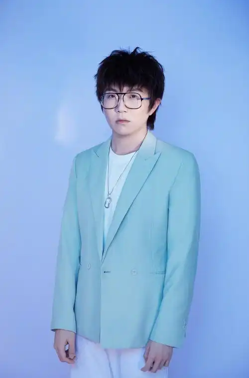 毛不易清爽帅气西装写真图片16