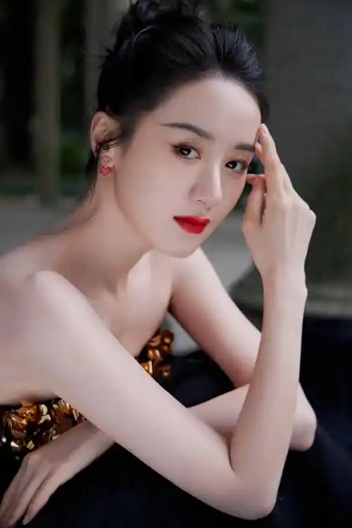 今天造型绝美哦,是仙女下凡的袁冰妍