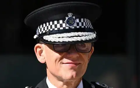 伦敦警察厅局长承认,数百名警员可能"行为不端"_国际_风马时报