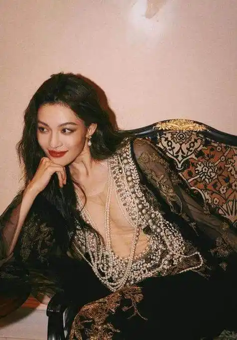 钟楚曦的风流事:男朋友没有裙子的保质期长|舒淇|李现|成龙|冯小刚