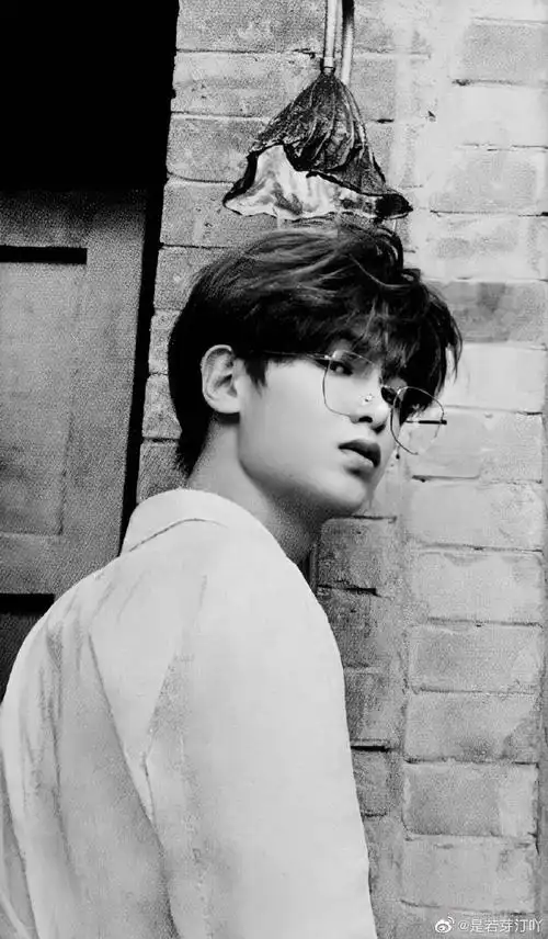 justin分享200629黄明昊眼镜杀合集是时髦精本精没错了
