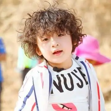 儿童卷发怎么弄 男童小卷烫发发型图片