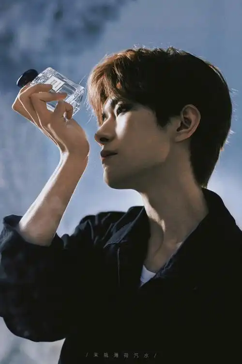 四和四的鼻子91  @tfboys-易烊千玺01  #易烊千玺月末碎片##四字