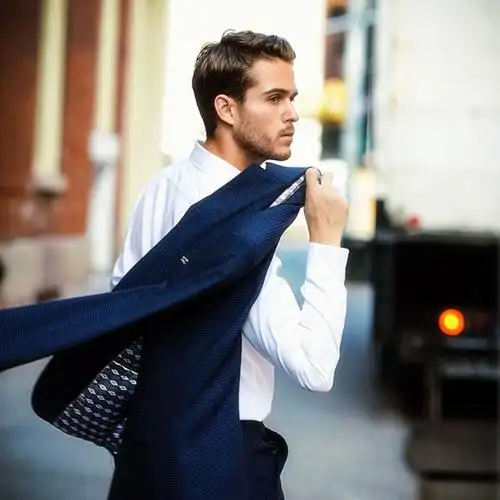 冬季街拍围巾大衣甩起来