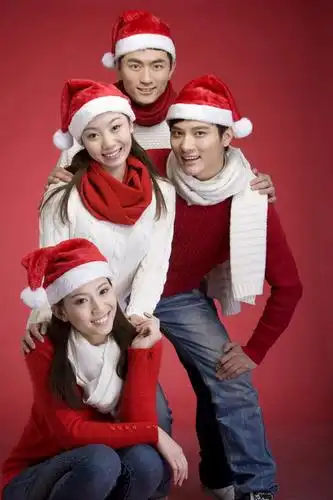 东方人,成年人,四个人,笑,微笑,露齿笑,竖图,正面,毛衣,快乐,友谊