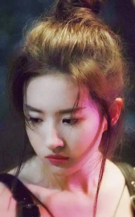 刘亦菲身穿夜总会制服现身依然被赞"人间绝色"_演技_场景_容颜