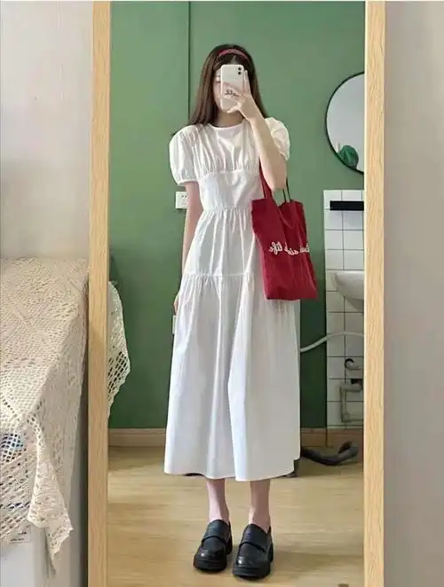 夏天白色连衣裙搭配什么颜色鞋子好看