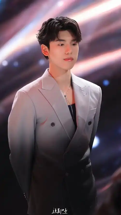 王子异[超话]##王子异爆改霸总##国剧盛典