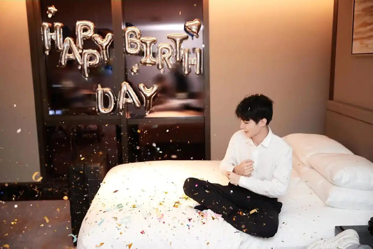 tfboys #王俊凯 #王源 #易烊千玺 三人昨晚悄悄相 - 抖音